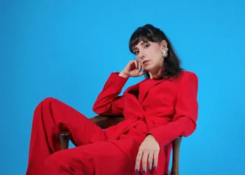 Aslı Demirer yeni single’ı ‘Durur Bütün Dünya’ ile geri dönüyor