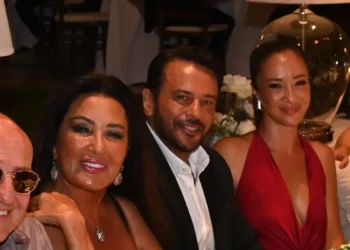 Emre Altuğ, sevgilisi Pınar Yüzbaşıgil ile Quality objektiflerine mutluluk pozu verdi