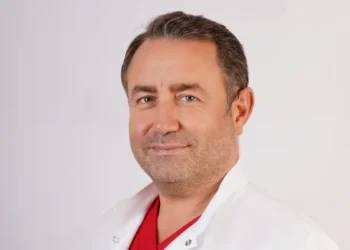 Op. Dr. Fevzi Akkan: Kök Hücre Uygulaması ile Görme Seviyesi Korunabiliyor
