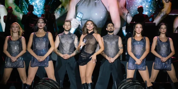 Hadise'den Antalya Açık Hava'da müzik ve dans şöleni 7 Hadise’den Antalya Açık Hava’da müzik ve dans şöleni