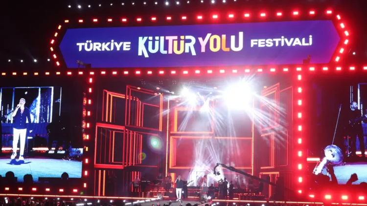 Hakan Altun, Nevşehir Kültür Yolu Festivali’nin açılışında sahne aldı