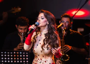 Şarkıcı Lara yaşadığı zor günleri anlattı
