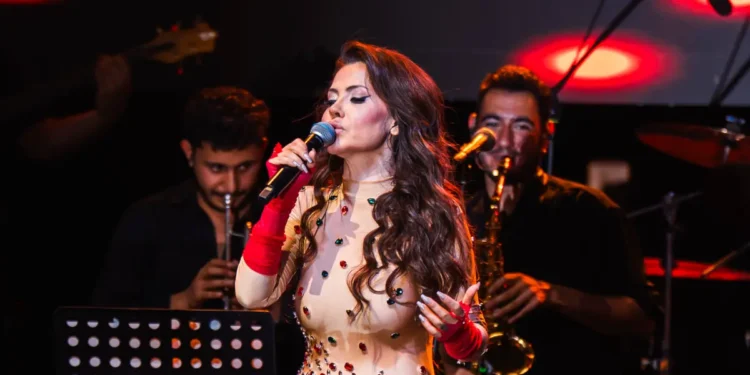 Şarkıcı Lara yaşadığı zor günleri anlattı