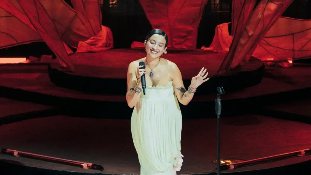 Karnı burnunda konserlerine devam ediyor 1 melike sahin 1 Karnı burnunda konserlerine devam ediyor