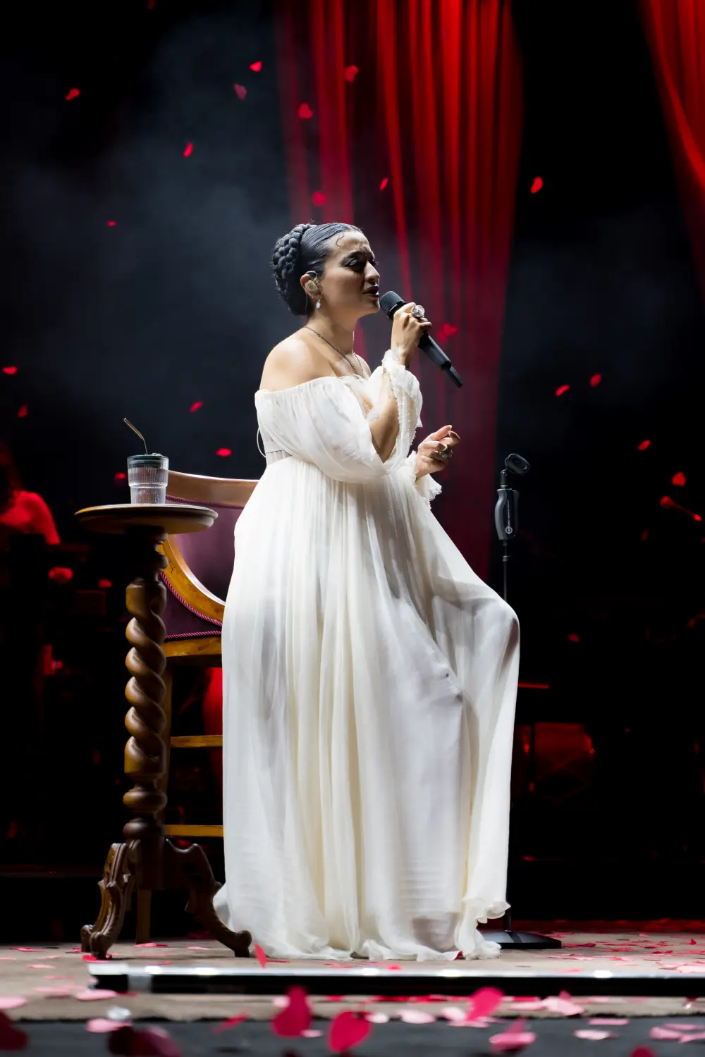 Doğum için gün sayan Melike Şahin konserlerine tam gaz devam ediyor 3 melike sahin1 Doğum için gün sayan Melike Şahin konserlerine tam gaz devam ediyor
