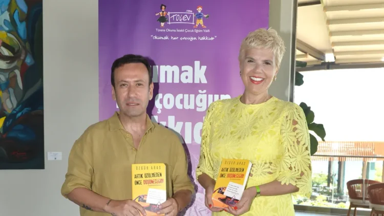 Özgür Aras kitabının yeni baskısını kutladı 1 Özgür Aras kitabının yeni baskısını kutladı