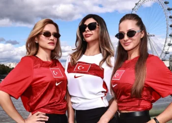 Pınar Güve Londra’da boy gösterdi