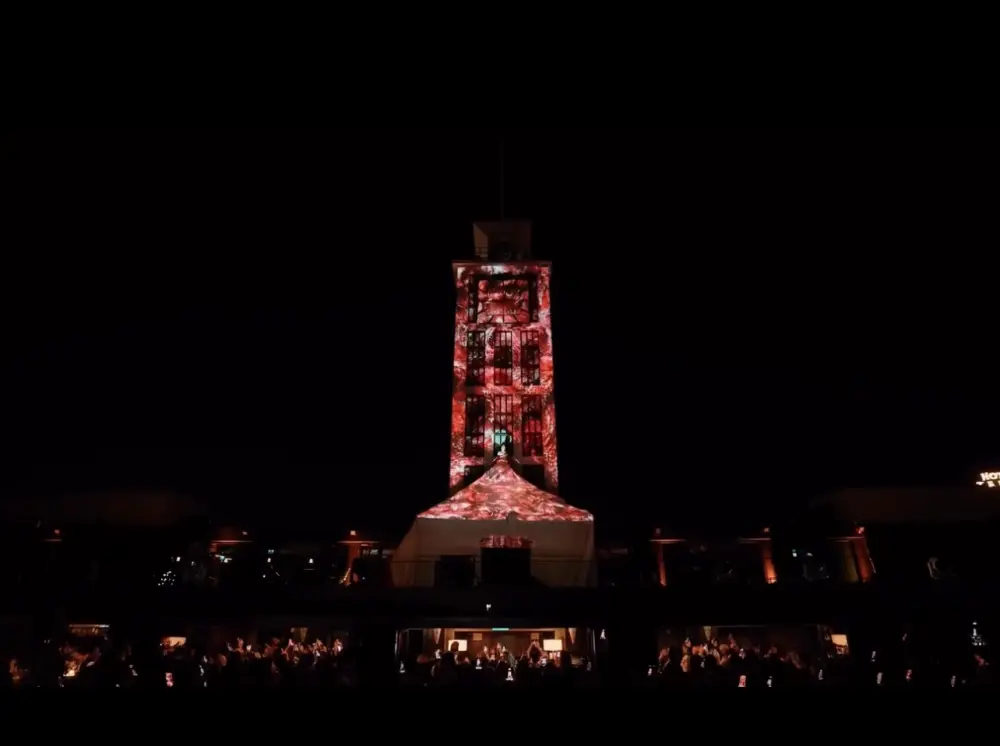 Contemporary İstanbul'un açılışında Asude Cemre'den nefes kesen performans 1 ASUDE CEMRE6 Contemporary İstanbul'un açılışında Asude Cemre'den nefes kesen performans