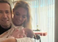 Demet Akalın ve Özgür Aras’tan Mihre bebekle fotoğraf