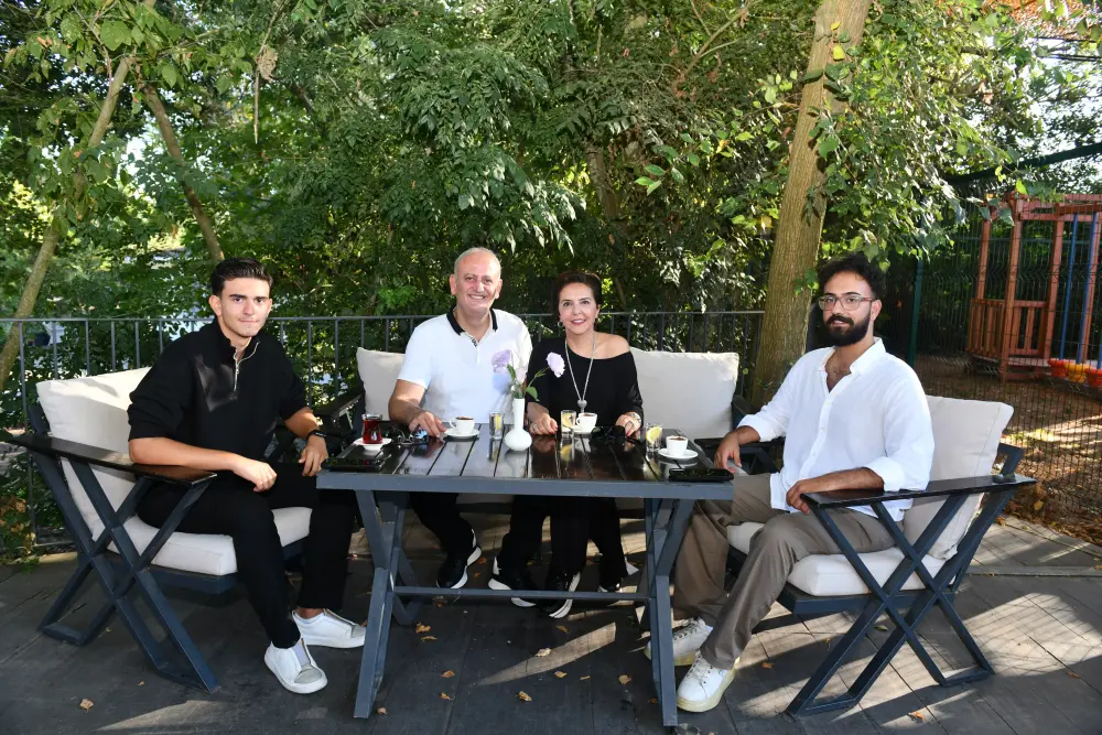 Vital Gusto’da bahçe keyfi, Zulu’da yemek ve eğlence 3 alparslan vedat Vital Gusto’da bahçe keyfi, Zulu’da yemek ve eğlence