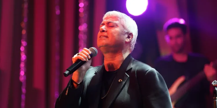 Cengiz Kurtoğlu'ndan Pera'da unutulmaz bir gece 6 Cengiz Kurtoğlu’ndan Pera’da unutulmaz bir gece