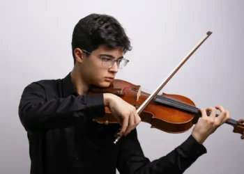 Demirkan Yay, 16 yaşında Türkiye’yi baş viyolacı olarak temsil etti