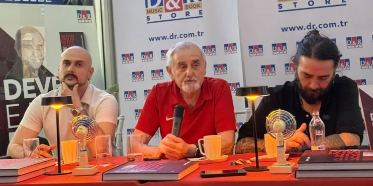 Devrim Erbil, Bodrum Marina’da sanatseverlerle buluştu