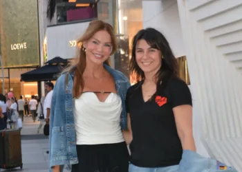 Ebru Şallı pilates hocasıyla gezmede
