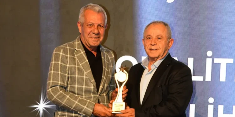 Quality of Magazine’e 'Yılın En İyi Cemiyet Dergisi' ödülü 2 Quality of Magazine’e ‘Yılın En İyi Cemiyet Dergisi’ ödülü