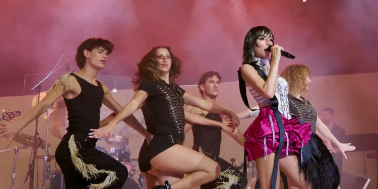 Gülşen'den Harbiye'de müzik şöleni 3 Gülşen’den Harbiye’de müzik şöleni
