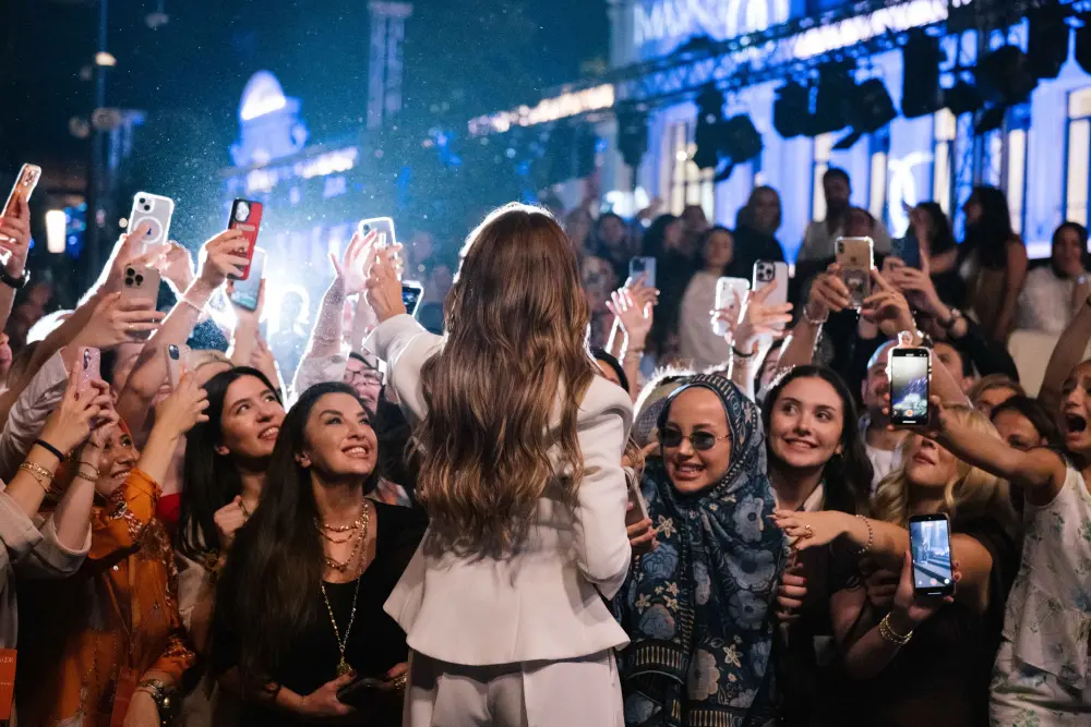 Hadise’den Moda Resitali’nde görkemli final 3 hdise1 Hadise’den Moda Resitali’nde görkemli final