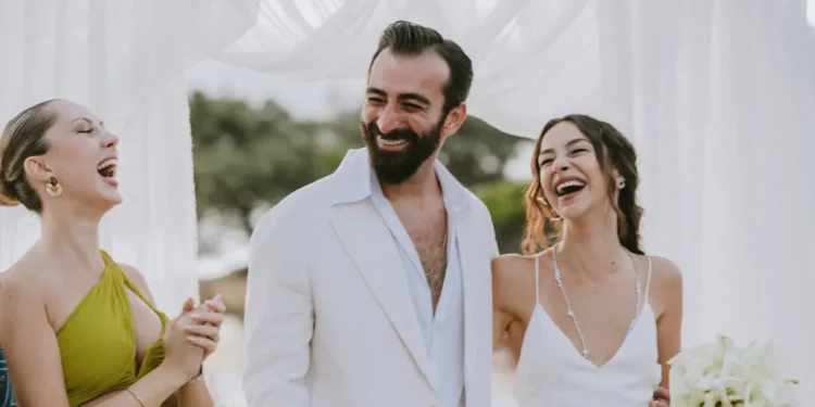 Hira Koyuncuoğlu ve Baran Sulhan mutluluğa 'evet' dedi 4 Hira Koyuncuoğlu ve Baran Sulhan mutluluğa ‘evet’ dedi