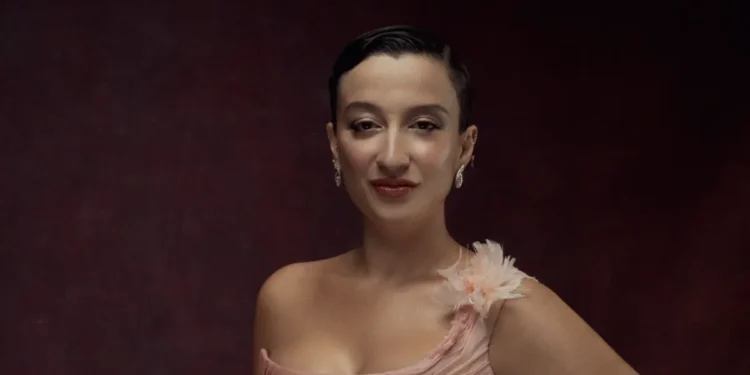 Melike Şahin'in 'Ölmem Ölemem'ine büyük ilgi 2 Melike Şahin’in ‘Ölmem Ölemem’ine büyük ilgi