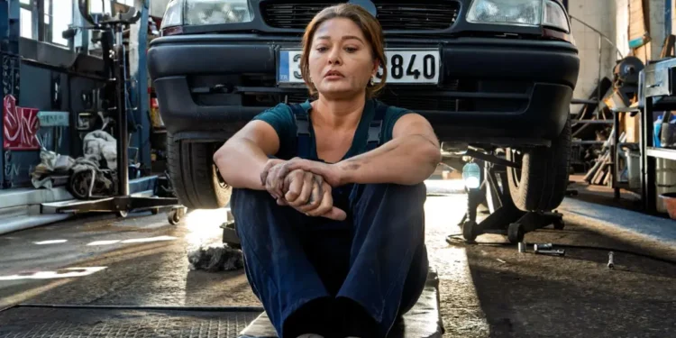 Nurgül Yeşilçay, 1 yıldır üzerine çalıştığı Ömür Usta karakterini anlattı 7 Nurgül Yeşilçay, 1 yıldır üzerine çalıştığı Ömür Usta karakterini anlattı