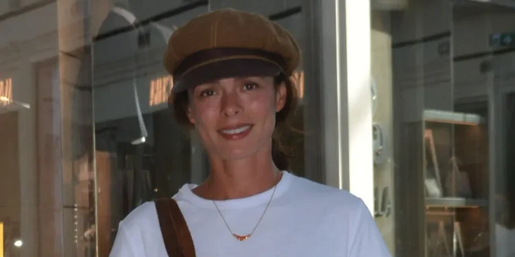 Özge Özpirinçci doğal ve neşeli halleriyle dikkat çekti