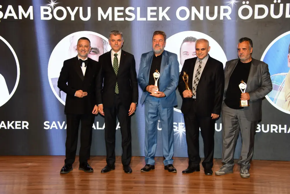 toplu Quality of Magazine’e 'Yılın En İyi Cemiyet Dergisi' ödülü