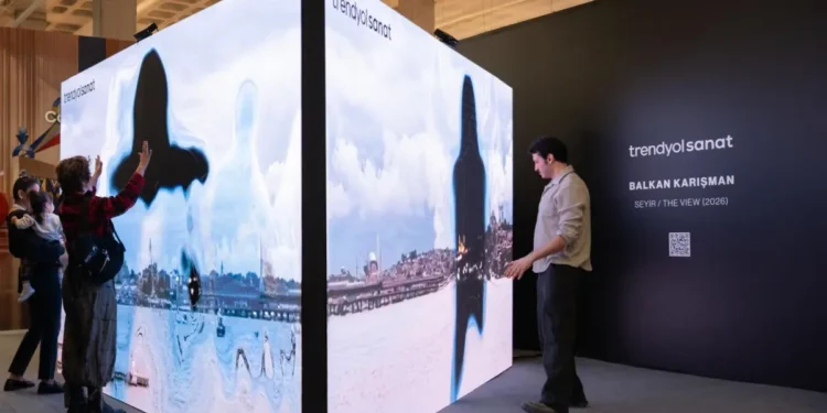 Balkan Karışman'ın 'Seyir'i ilk kez Contemporary Istanbul'da 5 Balkan Karışman’ın ‘Seyir’i ilk kez Contemporary Istanbul’da