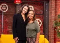 Tuvana Türkay ve Çiçek Dilligil 'Smart Sahne'ye konuk oldu 16 Tuvana Türkay ve Çiçek Dilligil ‘Smart Sahne’ye konuk oldu