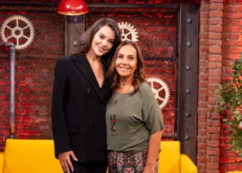 Tuvana Türkay ve Çiçek Dilligil ‘Smart Sahne’ye konuk oldu