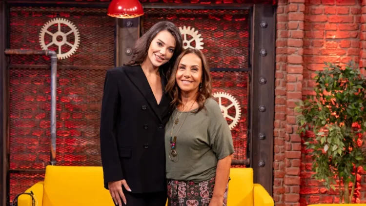Tuvana Türkay ve Çiçek Dilligil ‘Smart Sahne’ye konuk oldu