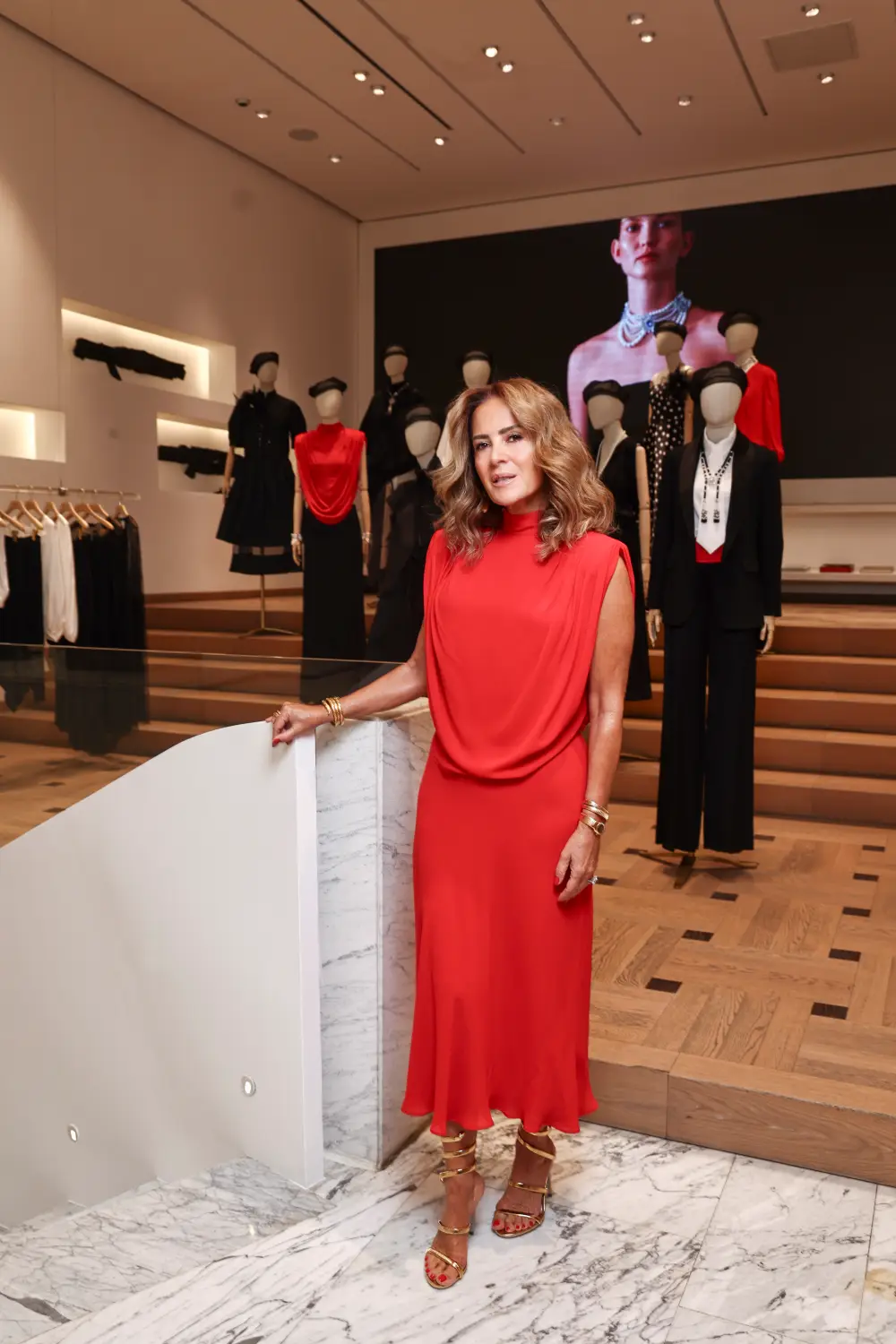 1 SUZAN TOPLUSOY Cemiyet, moda, sanat Ve ekran dünyası buluştu 