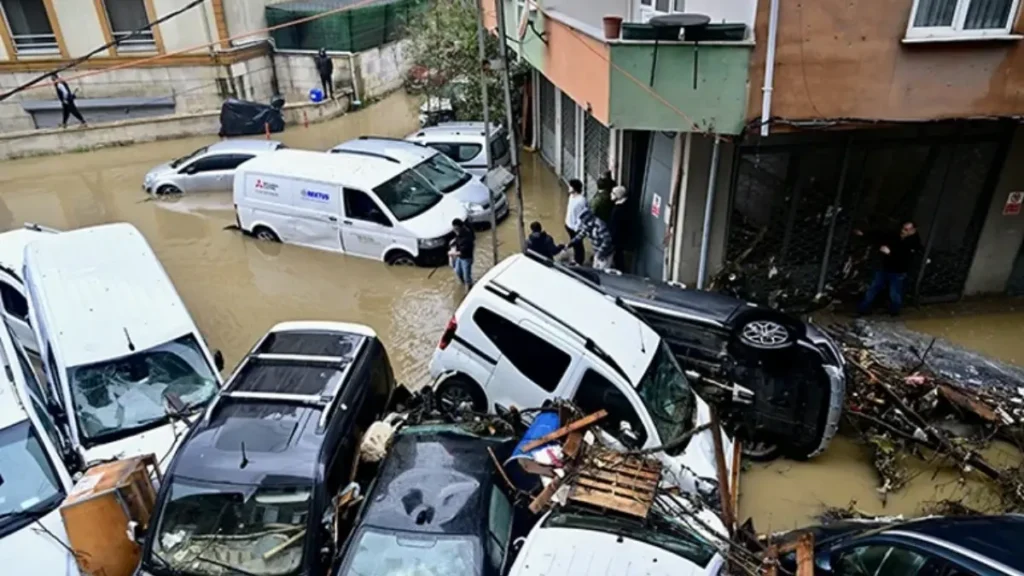6ad08389bb52bb1a58b47c16 İstanbul'da eğitime yarın da ara verildi