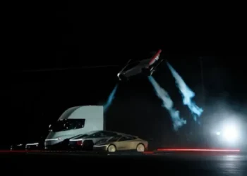 Tesla’dan roket teknolojisiyle buluşan otomobil