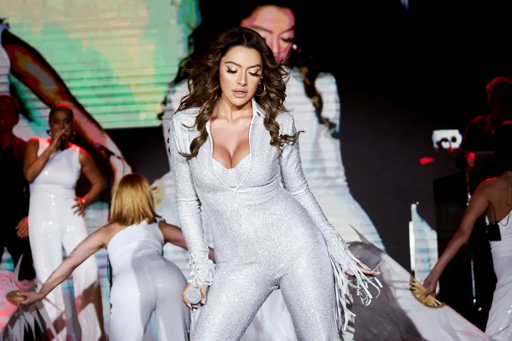 Hadise'den Koop Fest'te görkemli final 3 Hadise Koop1 Hadise'den Koop Fest'te görkemli final