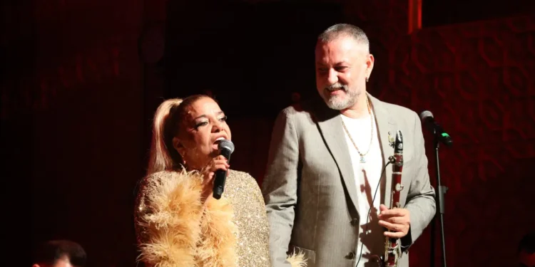Hüsnü Şenlendirici ve Kibariye'den müzik şöleni 2 Hüsnü Şenlendirici ve Kibariye’den müzik şöleni