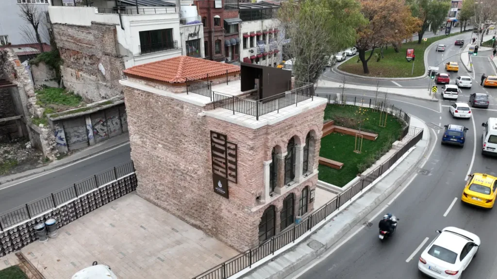 balatt Balat'ta yeni sanat sezonu 3 sergiyle açıldı