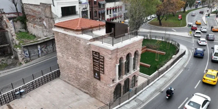 Balat’ta yeni sanat sezonu 3 sergiyle açıldı