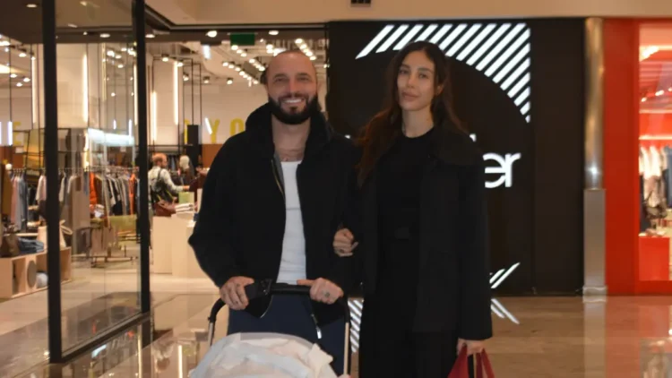 Berkay ve Özlem Ada Şahin'den Mihre ile ilk alışveriş 2 Berkay ve Özlem Ada Şahin’den Mihre ile ilk alışveriş