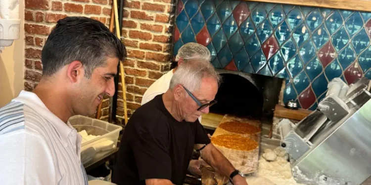 Dünyaca ünlü Şef Wolfgang Puck, lahmacuna hayran kaldı