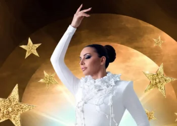 Ebru Gündeş’ten Cumhuriyet coşkusu