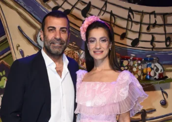 Emre ve Gizem Karayel’in yapımcılığını üstlendiği ‘Komşum Viyol Ailesi’ seyirciyle buluştu