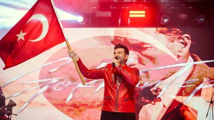 Gökhan Tepe’den Cumhuriyet coşkusu