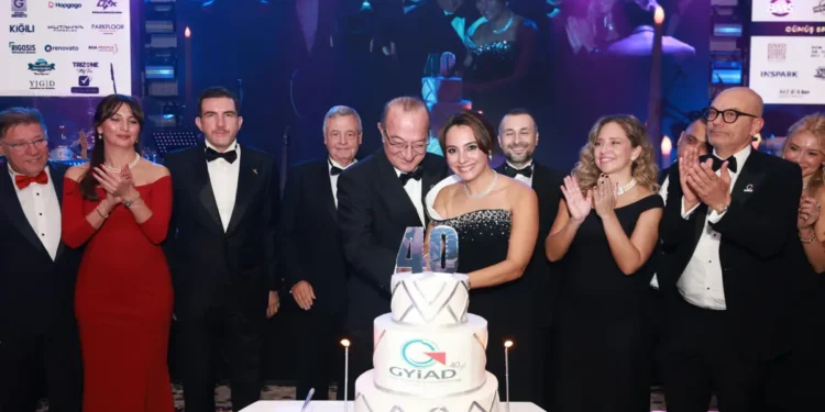 GYİAD, 40. yılını geleneksel Cumhuriyet Balosu ile kutladı 7 GYİAD, 40. yılını geleneksel Cumhuriyet Balosu ile kutladı