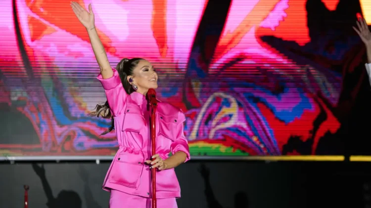 Hadise Türkmenistan'da coşkuyla karşılandı 1 Hadise Türkmenistan’da coşkuyla karşılandı