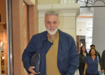 Hamdi Alkan tek başına alışverişte