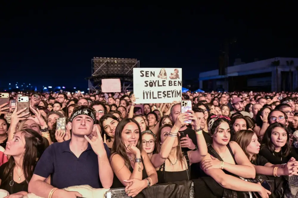 img 9581 Şebnem Ferah'tan Antalya çıkarması