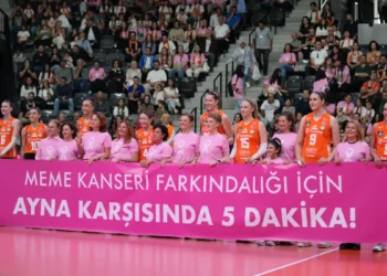Memorial ve Eczacıbaşı Meme Kanseri Farkındalığını Fileye Taşıdılar