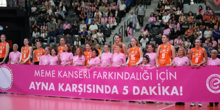 Memorial ve Eczacıbaşı Meme Kanseri Farkındalığını Fileye Taşıdılar