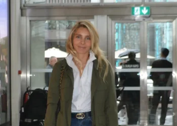 Nur Fettahoğlu tek başına alışverişte