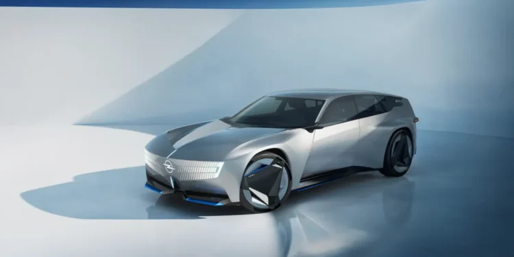 Opel, STX Concept ile station wagon dünyasında yeni dönemin kapılarını aralıyor